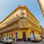 Dohany Str Downtown Apartment